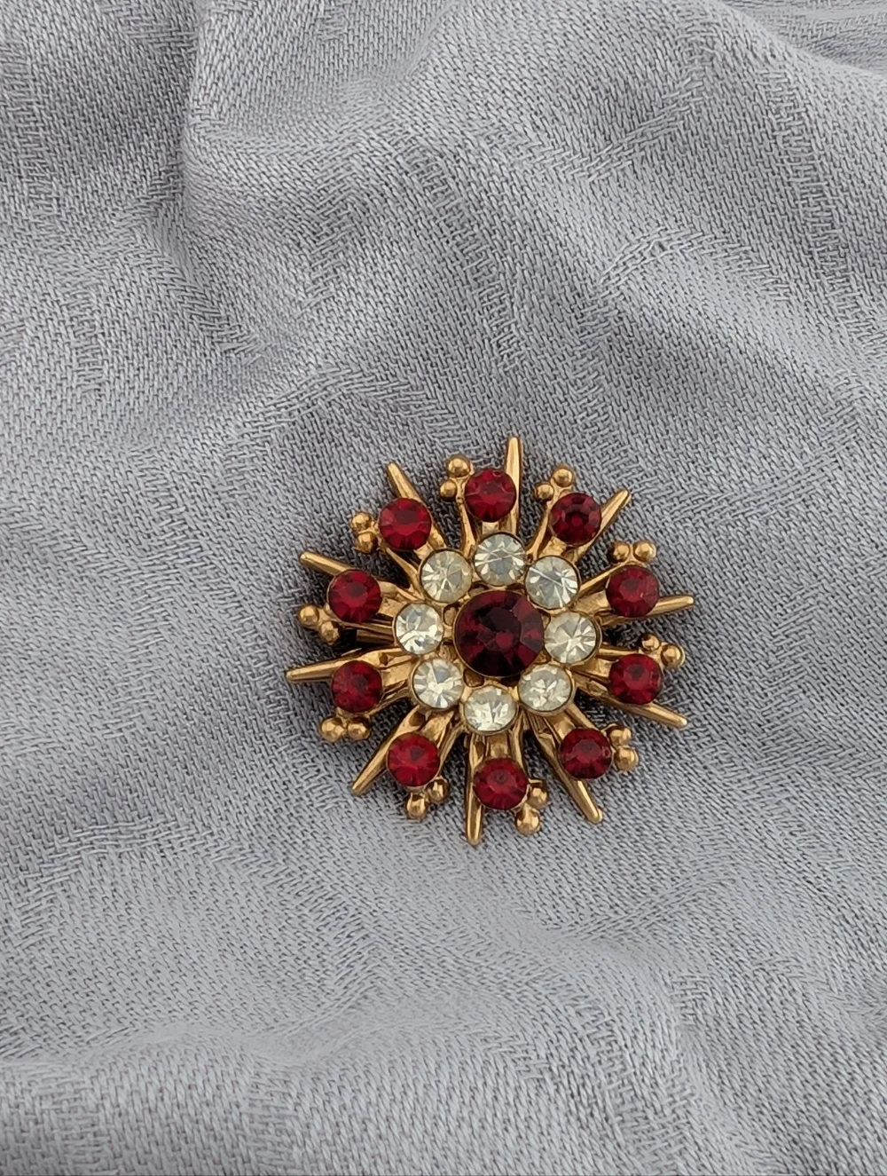Vtg Ruby Red Clear Rhinestone Gold Sunburst Brooch Pin Starburst Flower Retro